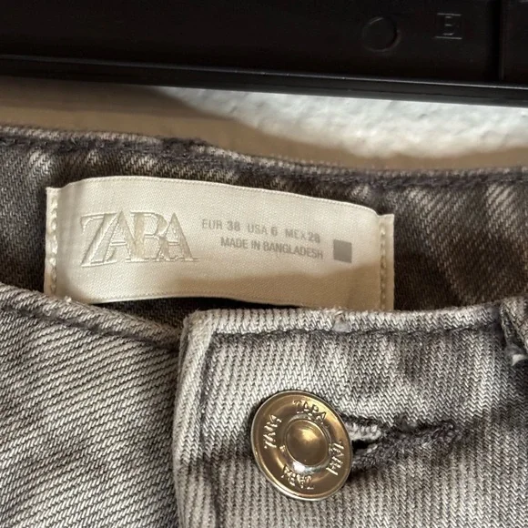 Zara High-Waisted Straight Leg Jeans - Grey Wash - Women’s Size 6 - Picture 3 of 9